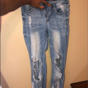 Cuteee cut up jeans
